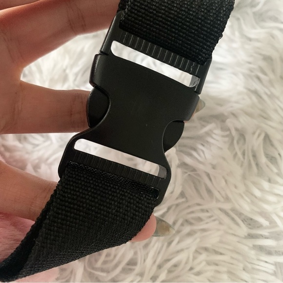 Nwt Pink Plush Waist Bag Fluffy Fanny Pack Crossbody Shoulder Bag Travel Pouch - Picture 7 of 9